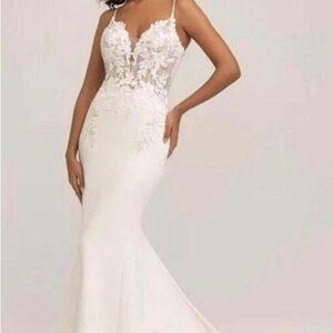 Elegant White Lace Bridal Gown